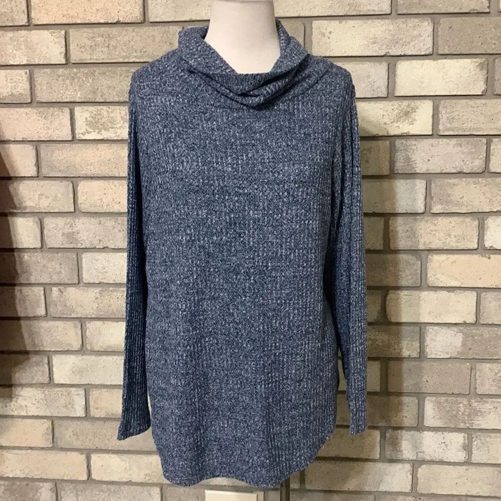 3for$20 sweater medium  - Picture 1 of 4